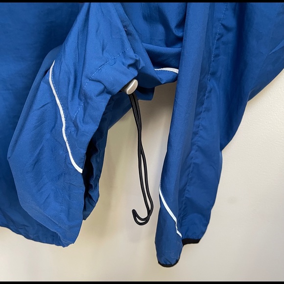 The North Face Light Windbreaker Jacket - Picture 8 of 9